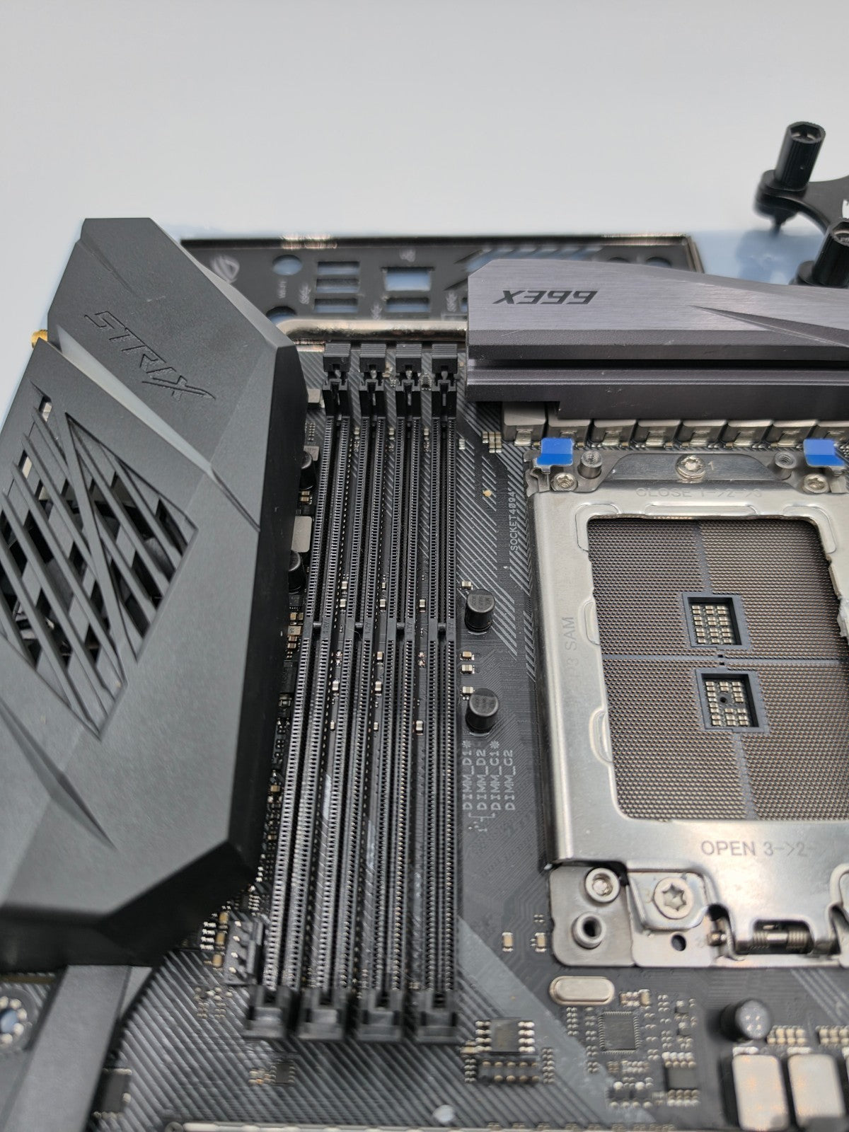 ASUS ROG Strix X399-E Gaming Motherboard TR4 X399 DDR4 E-ATX Threadripper WiFi