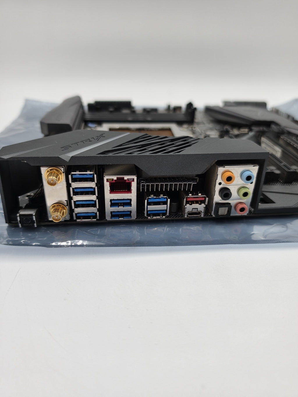 ASUS ROG Strix X399-E Gaming Motherboard TR4 X399 DDR4 E-ATX Threadripper WiFi