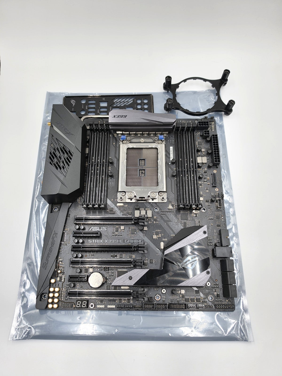 ASUS ROG Strix X399-E Gaming Motherboard TR4 X399 DDR4 E-ATX Threadripper WiFi
