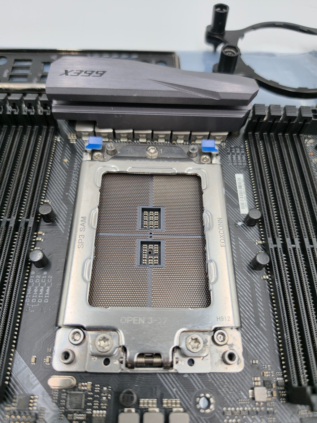 ASUS ROG Strix X399-E Gaming Motherboard TR4 X399 DDR4 E-ATX Threadripper WiFi