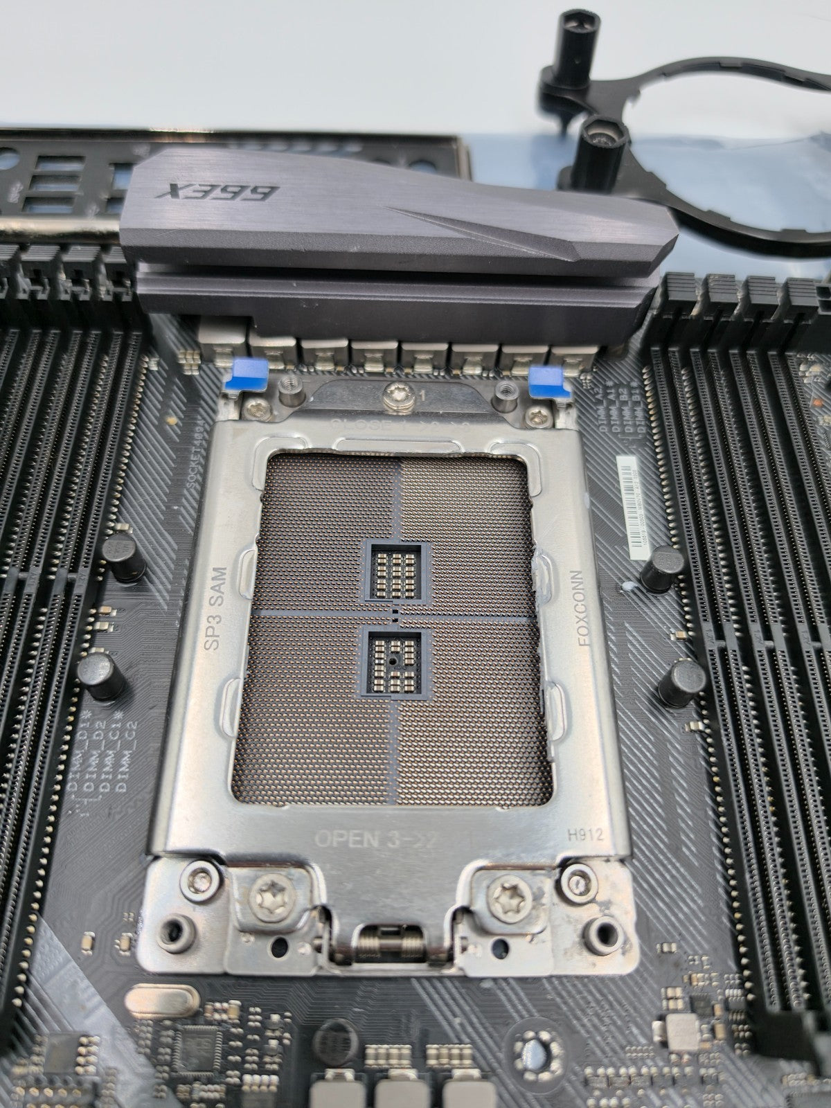 ASUS ROG Strix X399-E Gaming Motherboard TR4 X399 DDR4 E-ATX Threadripper WiFi