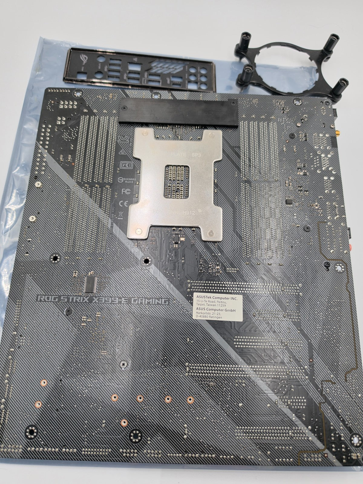 ASUS ROG Strix X399-E Gaming Motherboard TR4 X399 DDR4 E-ATX Threadripper WiFi