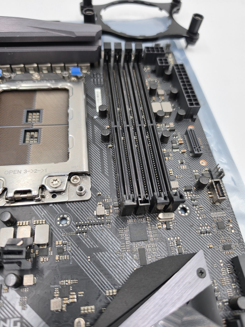 ASUS ROG Strix X399-E Gaming Motherboard TR4 X399 DDR4 E-ATX Threadripper WiFi