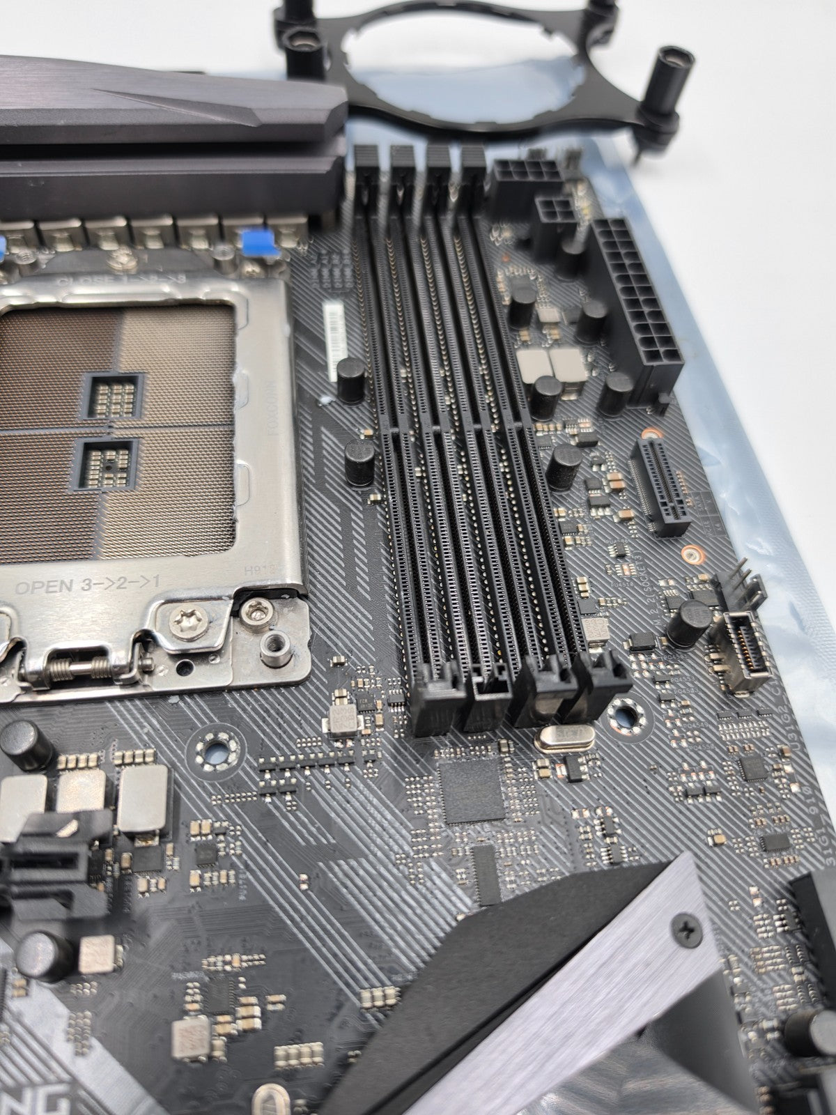 ASUS ROG Strix X399-E Gaming Motherboard TR4 X399 DDR4 E-ATX Threadripper WiFi